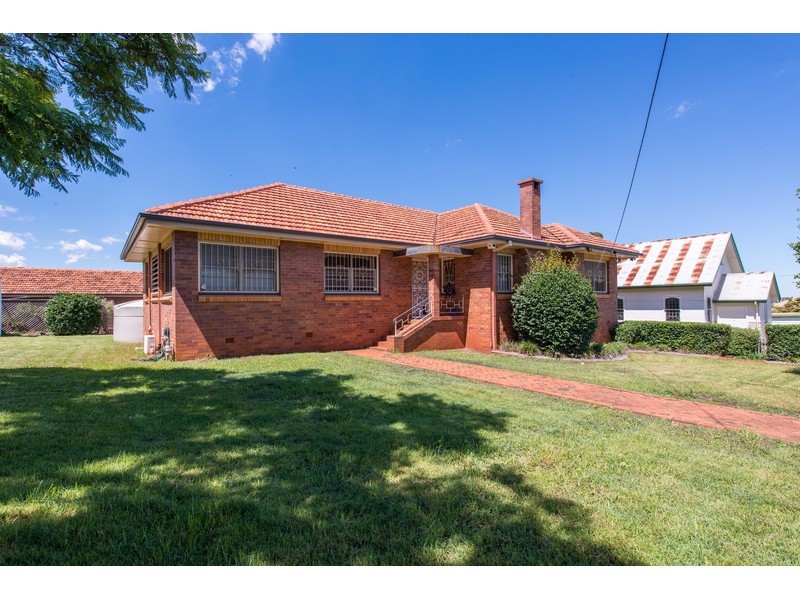 112 North Street, North Toowoomba QLD 4350