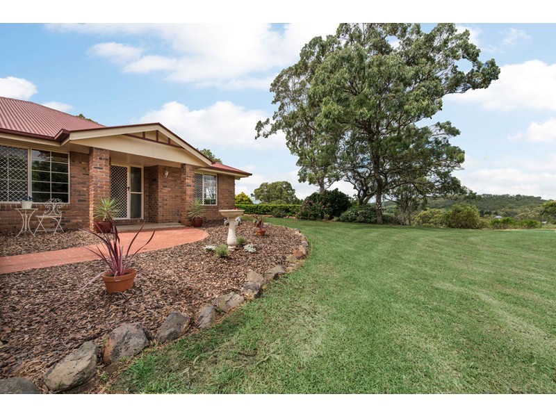 4 Cotswold Close, Cotswold Hills QLD 4350
