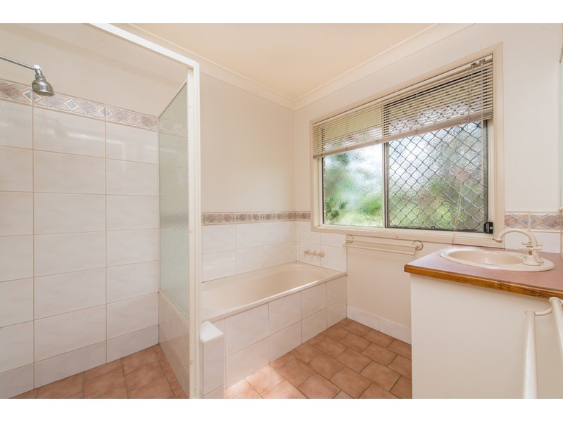 4 Cotswold Close, Cotswold Hills QLD 4350