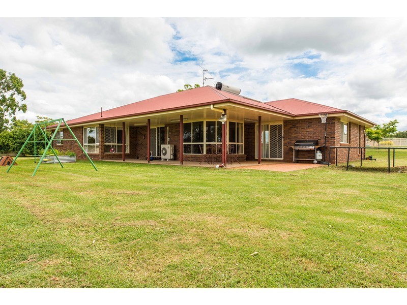 4 Cotswold Close, Cotswold Hills QLD 4350