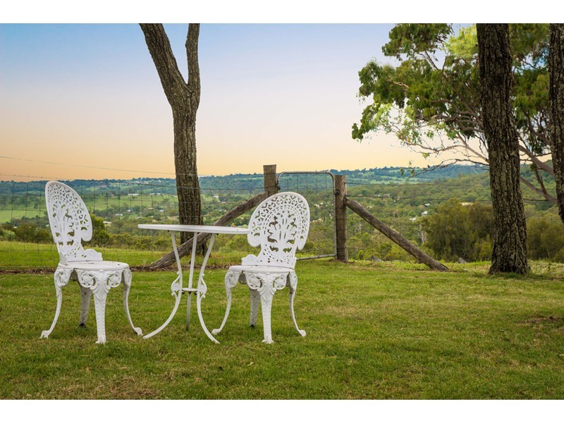 4 Cotswold Close, Cotswold Hills QLD 4350