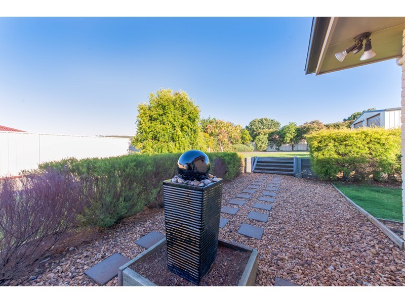 11 Bronte Street, Westbrook QLD 4350