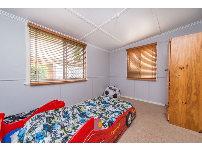 22 Henderson Street, Newtown QLD 4350