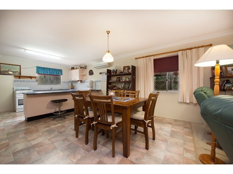 17 Railway Terrace, Crows Nest QLD 4355