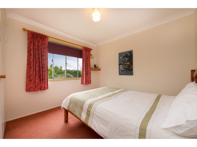 17 Railway Terrace, Crows Nest QLD 4355