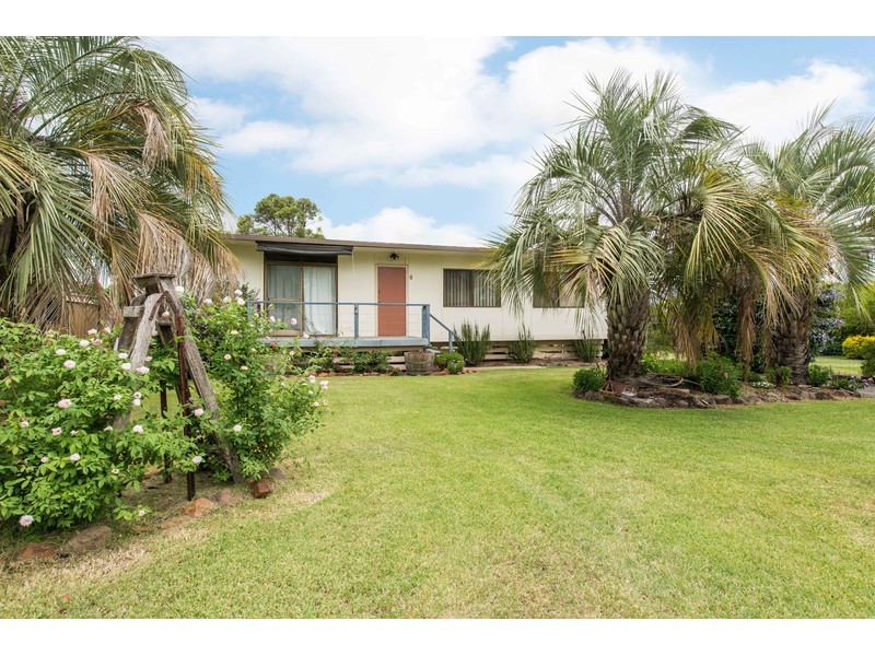 6 Peters Street, Goombungee QLD 4354