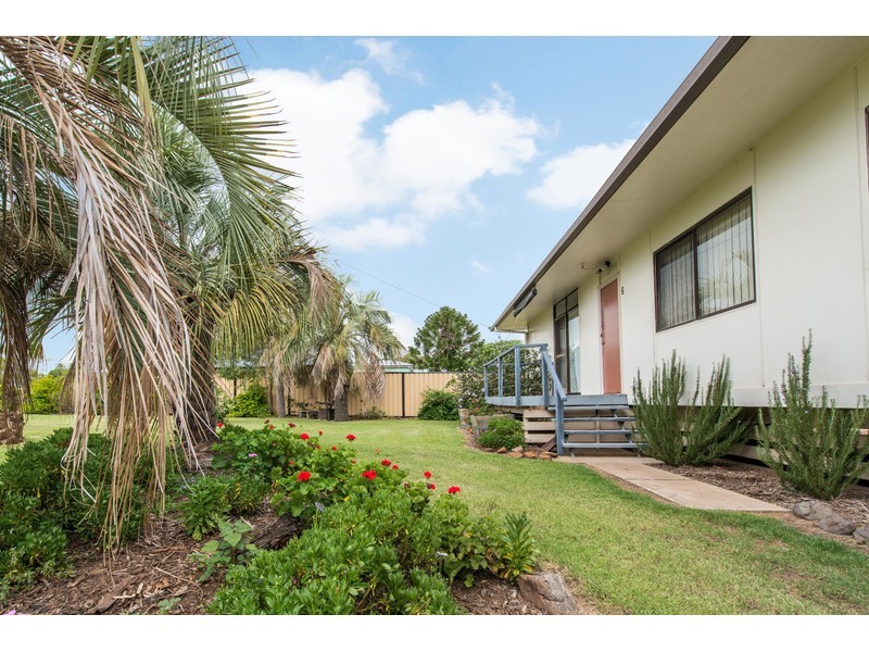 6 Peters Street, Goombungee QLD 4354