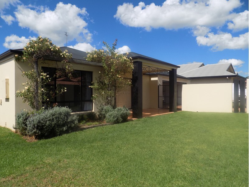 48 Wood Drive, Middle Ridge QLD 4350