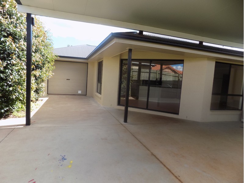 48 Wood Drive, Middle Ridge QLD 4350
