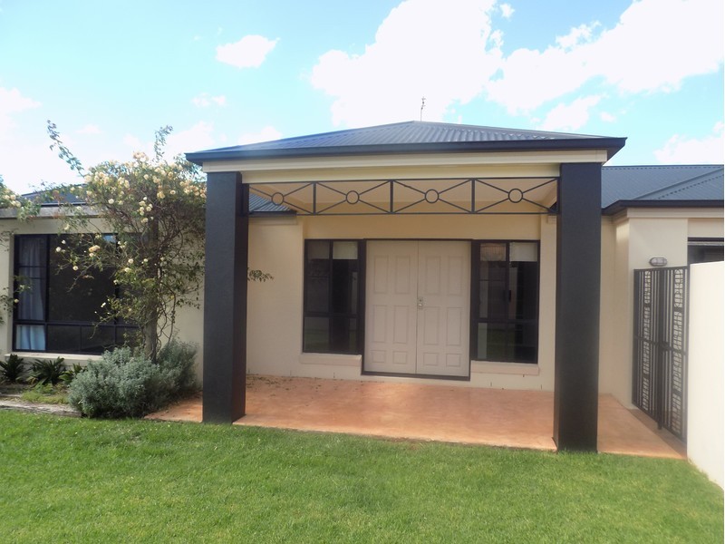 48 Wood Drive, Middle Ridge QLD 4350
