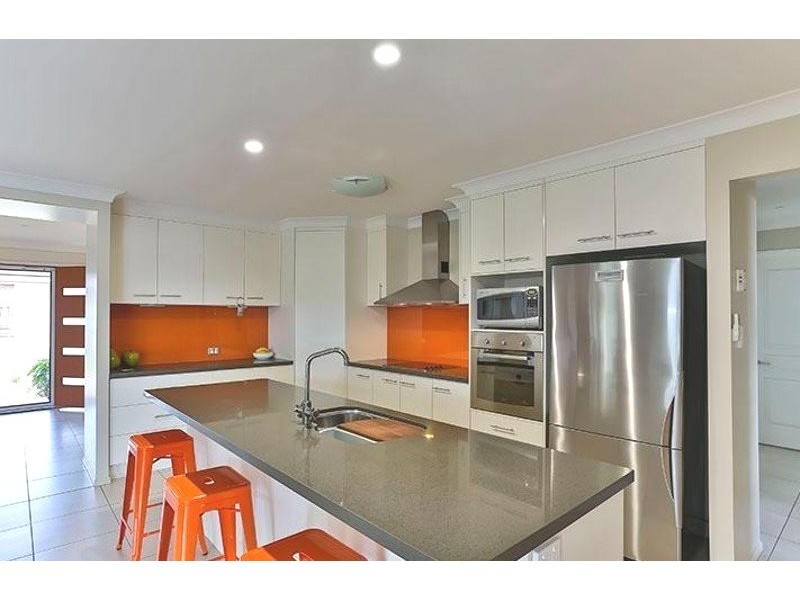 11 McCallum Court, Middle Ridge QLD 4350