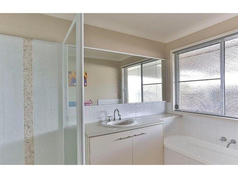 11 McCallum Court, Middle Ridge QLD 4350