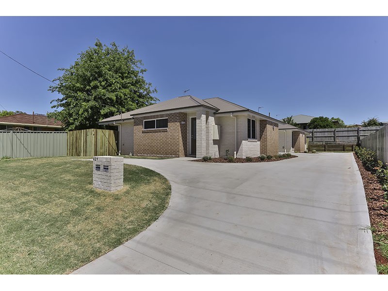 2/429 West Street, Darling Heights QLD 4350