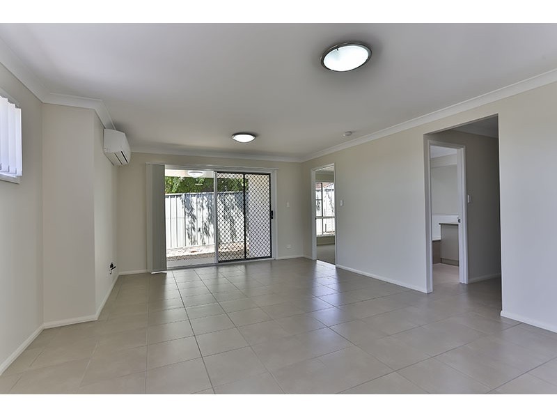 2/429 West Street, Darling Heights QLD 4350