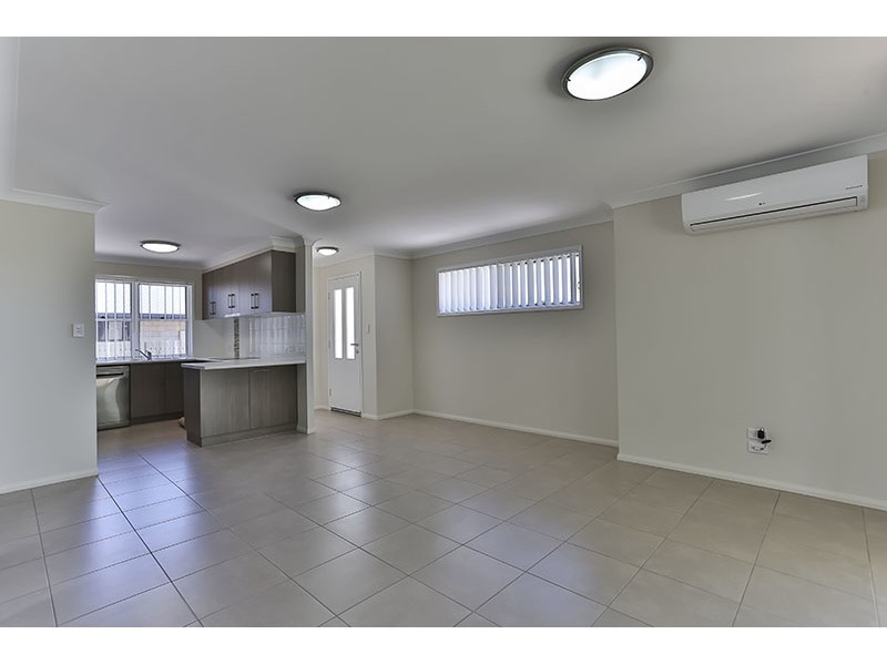 2/429 West Street, Darling Heights QLD 4350