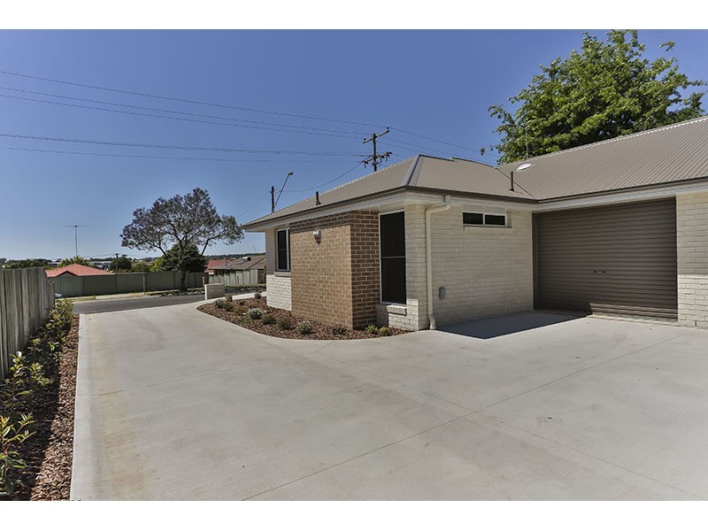 2/429 West Street, Darling Heights QLD 4350