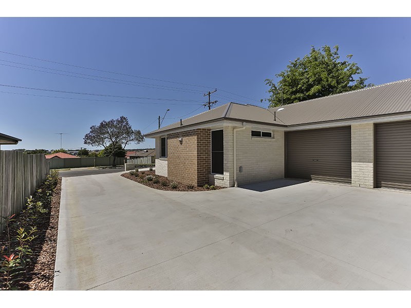 2/429 West Street, Darling Heights QLD 4350