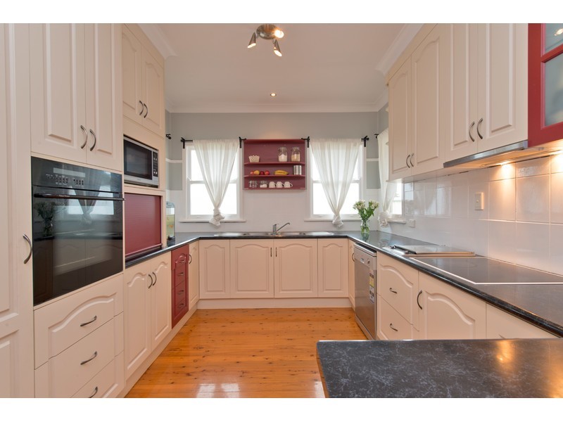 228 Campbell Street, Newtown QLD 4350