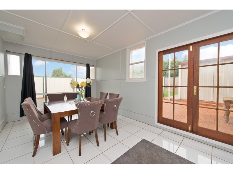 228 Campbell Street, Newtown QLD 4350