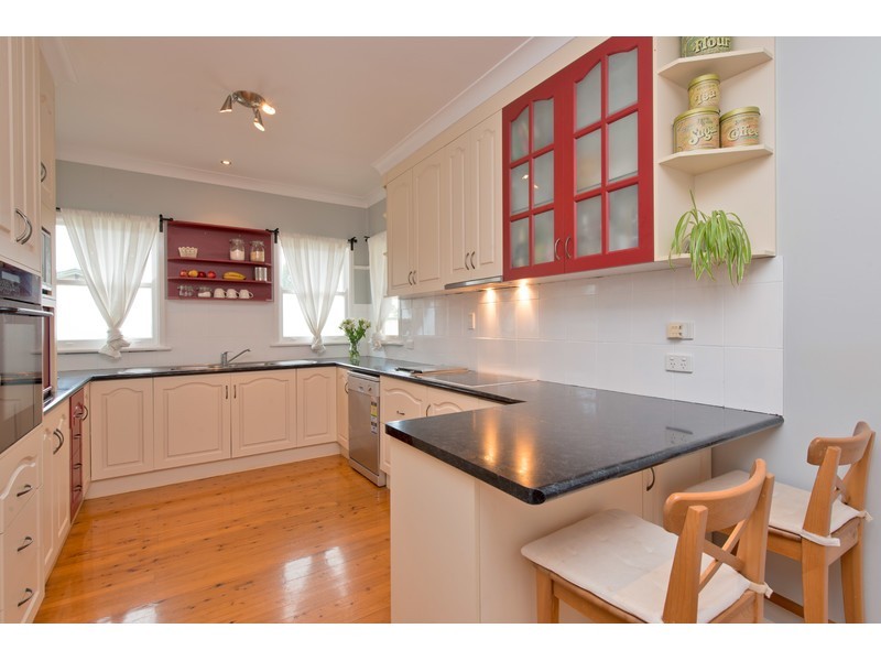 228 Campbell Street, Newtown QLD 4350