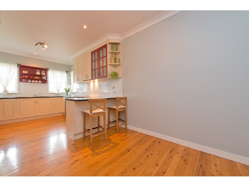 228 Campbell Street, Newtown QLD 4350
