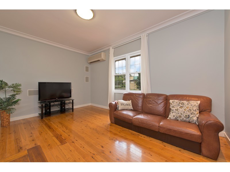 228 Campbell Street, Newtown QLD 4350