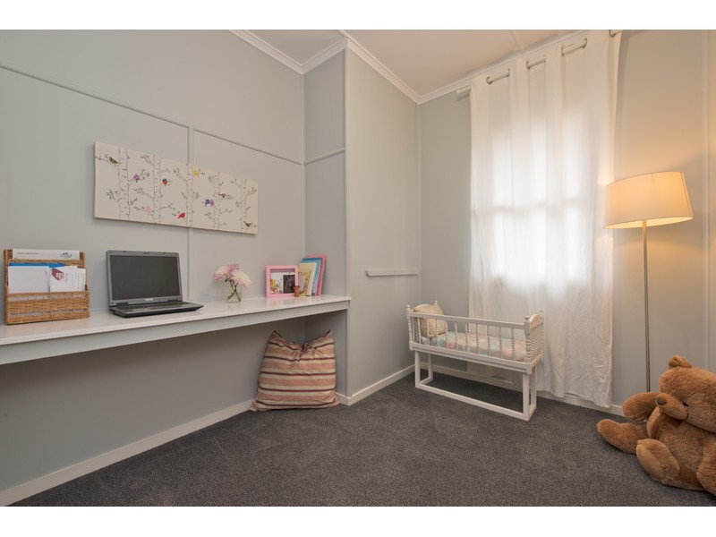228 Campbell Street, Newtown QLD 4350