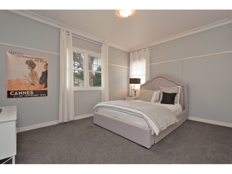 228 Campbell Street, Newtown QLD 4350