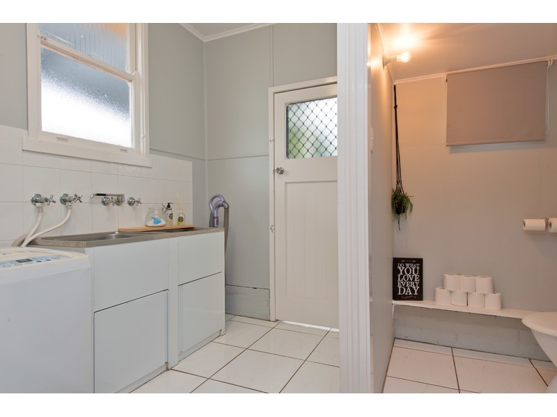 228 Campbell Street, Newtown QLD 4350
