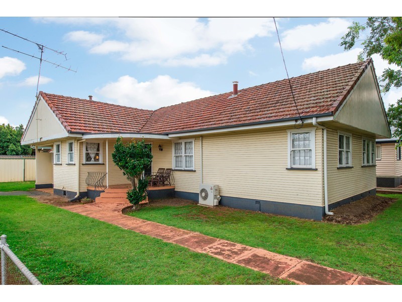 228 Campbell Street, Newtown QLD 4350