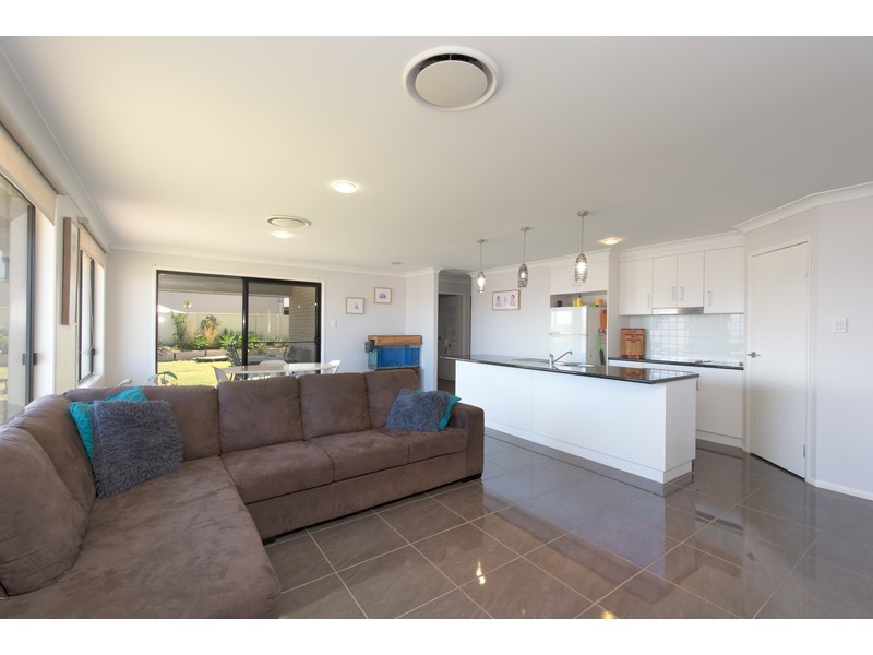 6 Jay Street, Westbrook QLD 4350