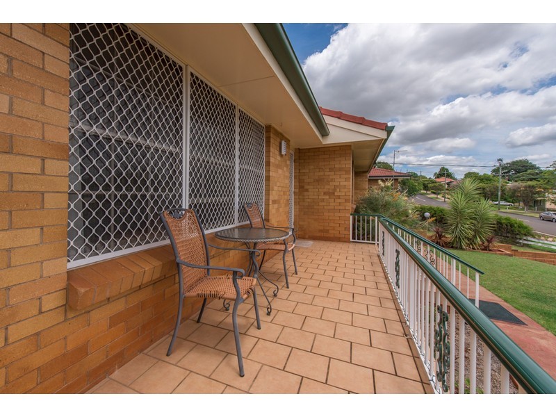 100 Long Street, Centenary Heights QLD 4350
