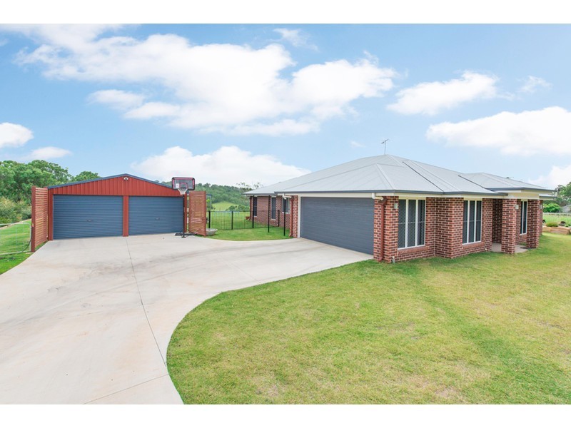200 Postle Street, Mount Rascal QLD 4350