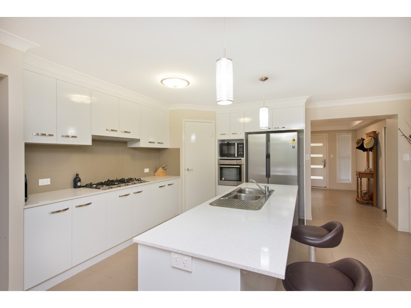 200 Postle Street, Mount Rascal QLD 4350