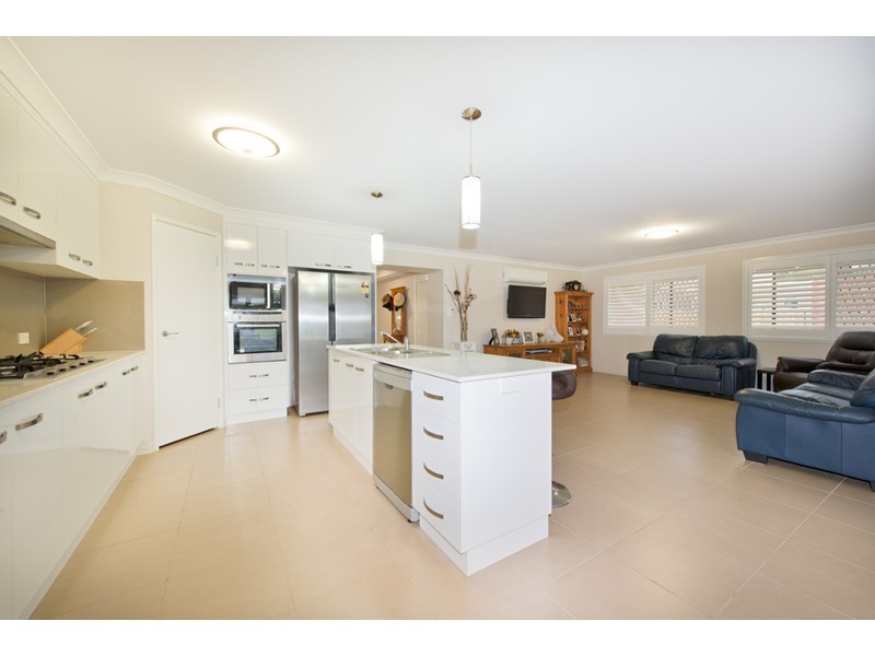 200 Postle Street, Mount Rascal QLD 4350