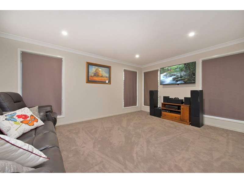 200 Postle Street, Mount Rascal QLD 4350