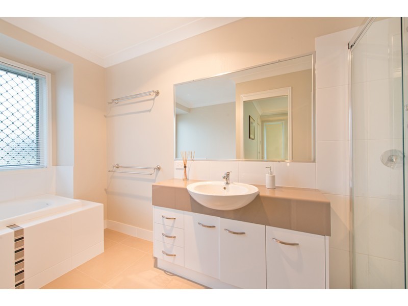 200 Postle Street, Mount Rascal QLD 4350