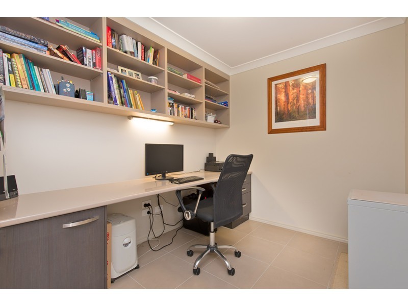 200 Postle Street, Mount Rascal QLD 4350