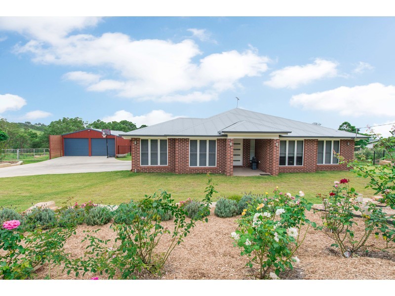 200 Postle Street, Mount Rascal QLD 4350