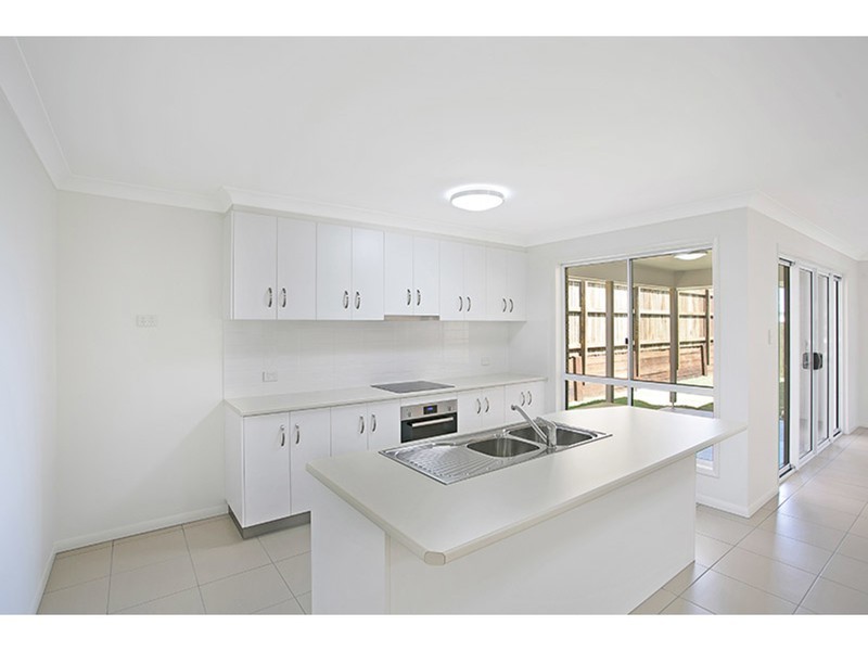 4 Parkview Drive, Glenvale QLD 4350