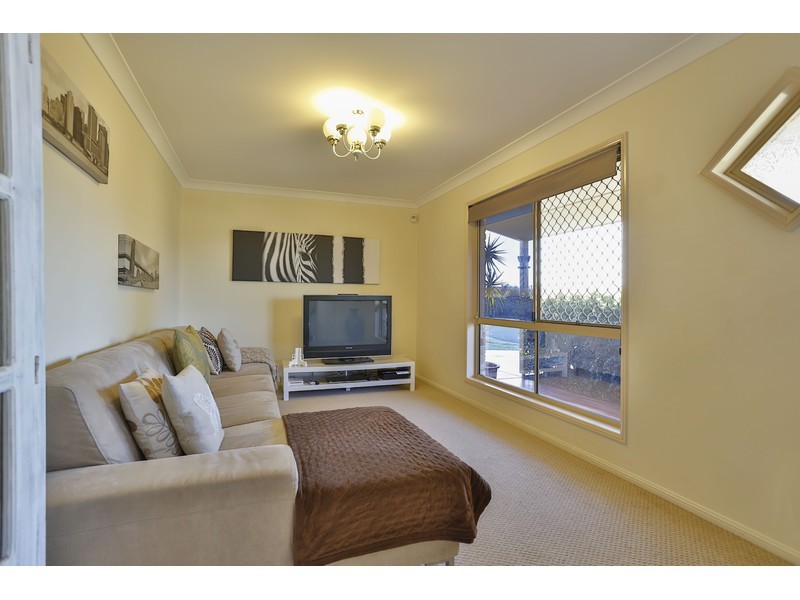 8 Bushnell Court, Rockville QLD 4350