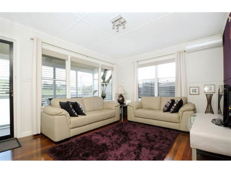 16 Teesdale Avenue, Newtown QLD 4350