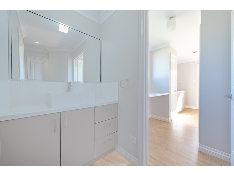 225 New England Highway, Harlaxton QLD 4350