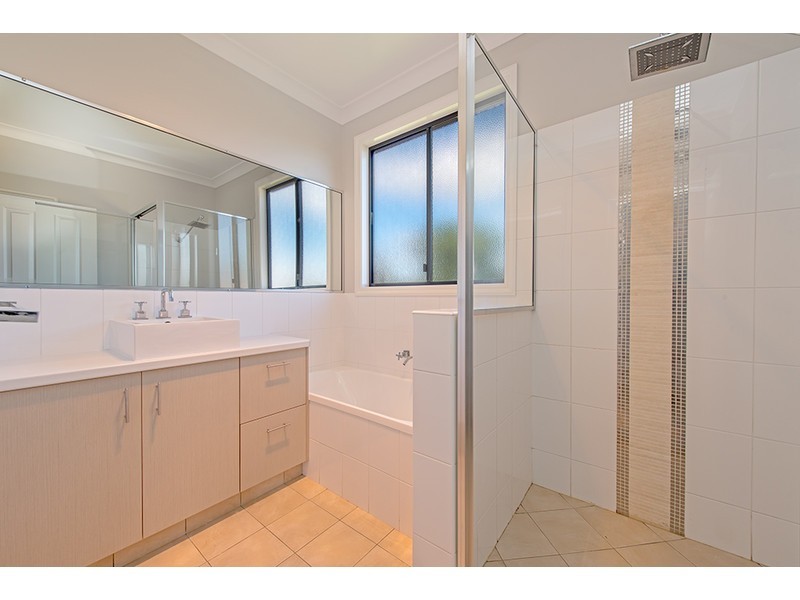 225 New England Highway, Harlaxton QLD 4350