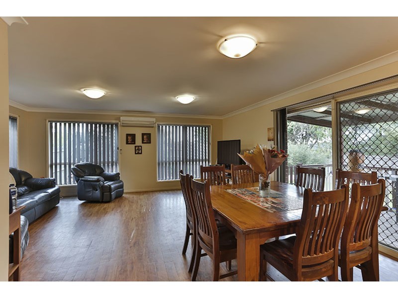 12 Dodson Crescent, Mount Kynoch QLD 4350