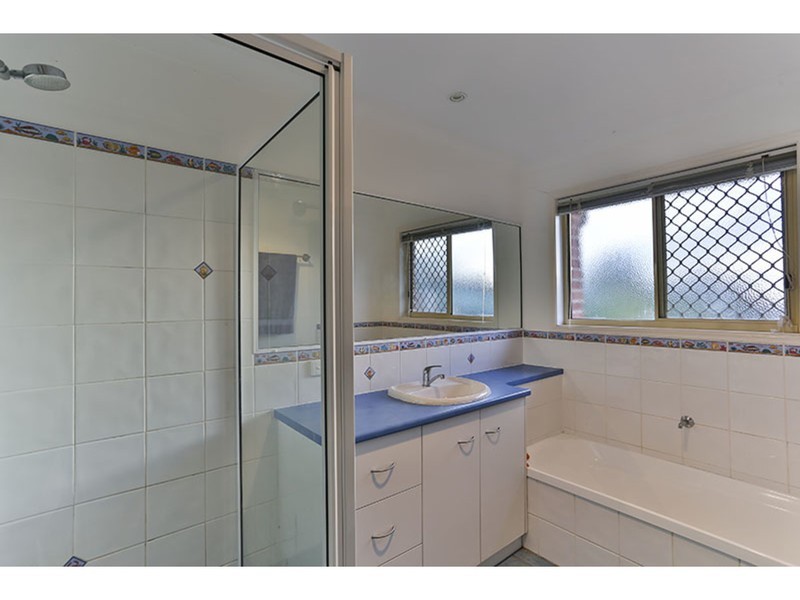 12 Dodson Crescent, Mount Kynoch QLD 4350