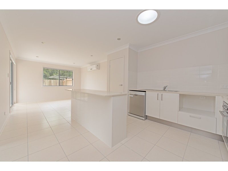 1/4 Sanctuary Drive, Cranley QLD 4350