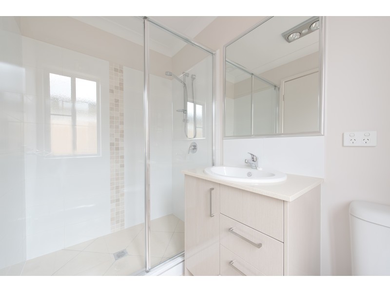 1/4 Sanctuary Drive, Cranley QLD 4350