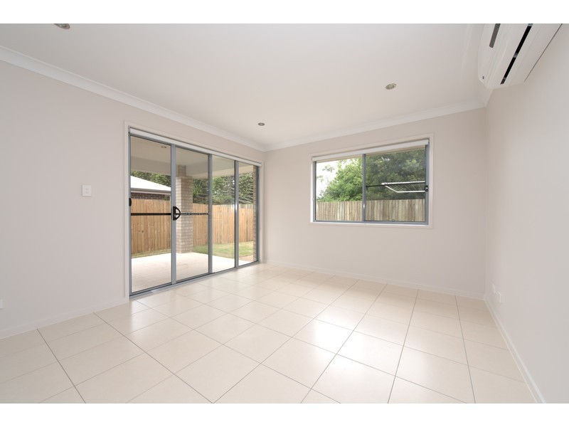 1/4 Sanctuary Drive, Cranley QLD 4350