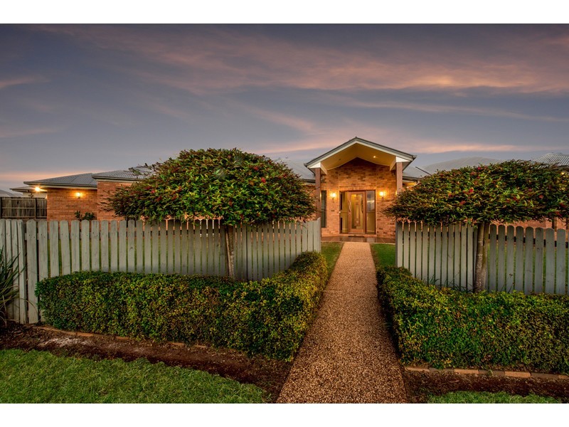 1 Krefter Crescent, Highfields QLD 4352